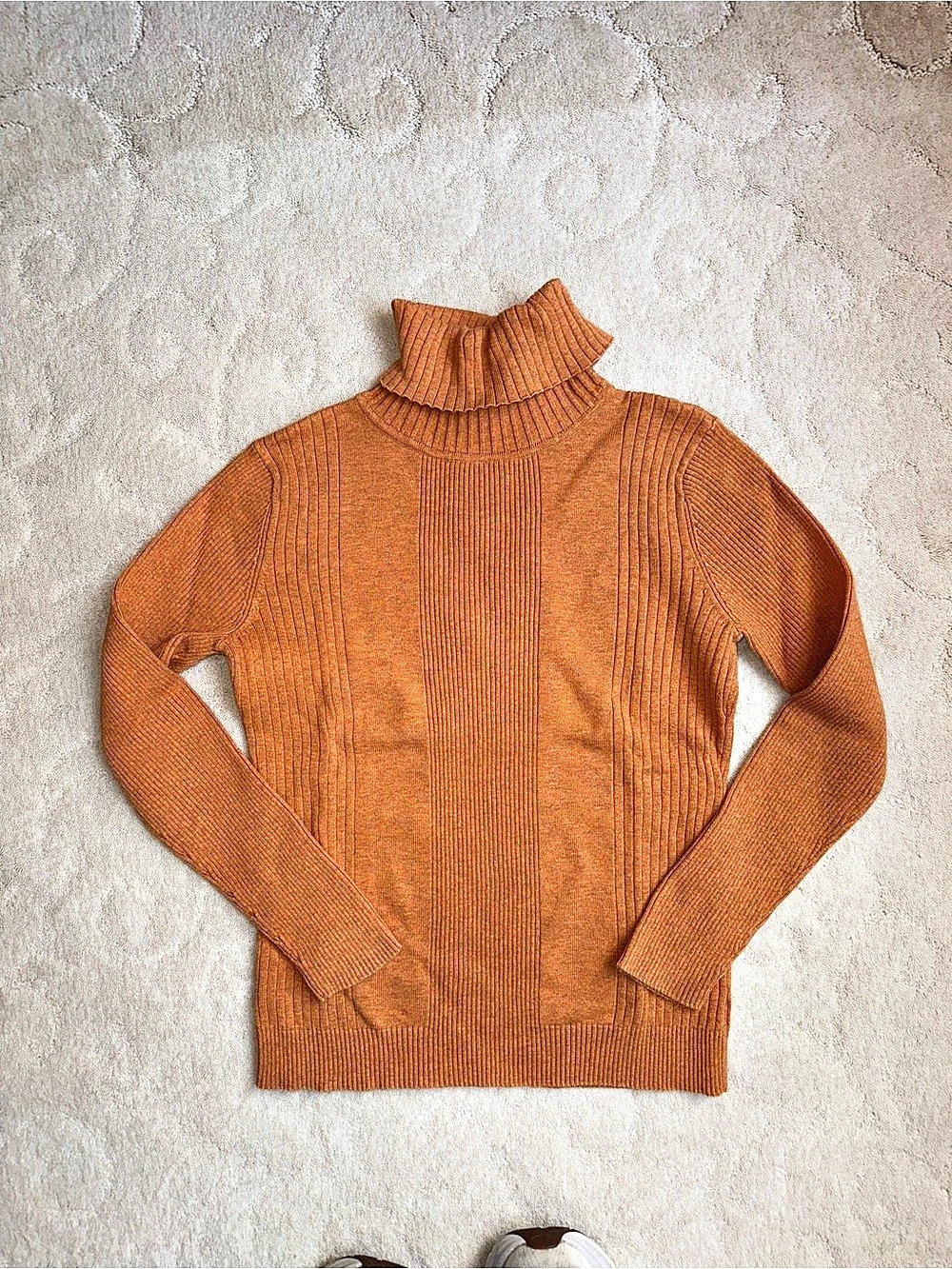 B. Moss Ribbed Turtleneck Sweater in Orange Size Medium